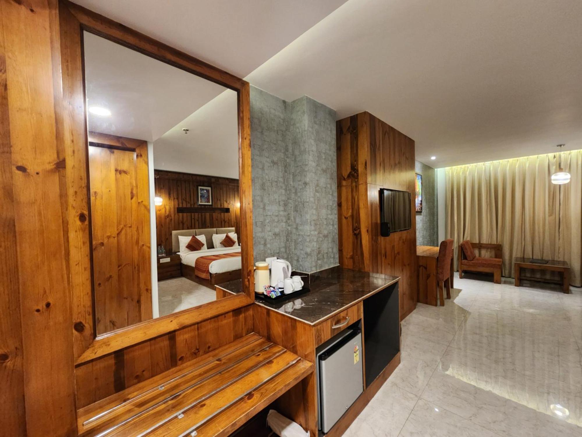 Golden Fern Resort Shimla Exterior photo